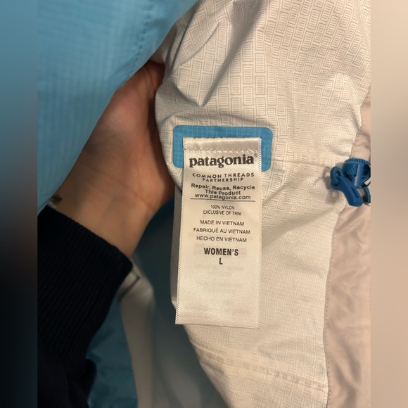 Patagonia Torrentshell 3L Rain Jacket in Blue/Teal - Picture 6 of 11